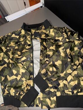 Dope Couture Zip Up Digital Camo Jacket in men’s size Large NWOT